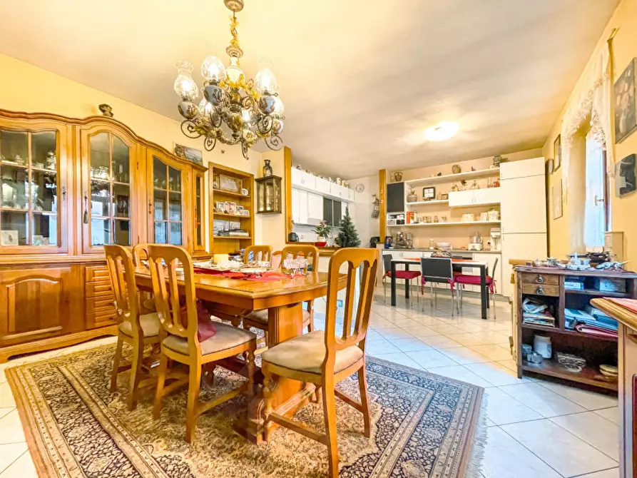 Immagine 4 di Palazzo in vendita  in piazza Manzetti 23 a Invorio