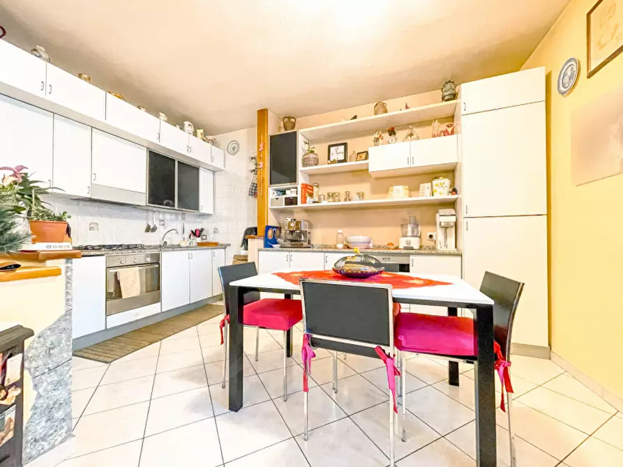 Immagine 7 di Palazzo in vendita  in piazza Manzetti 23 a Invorio