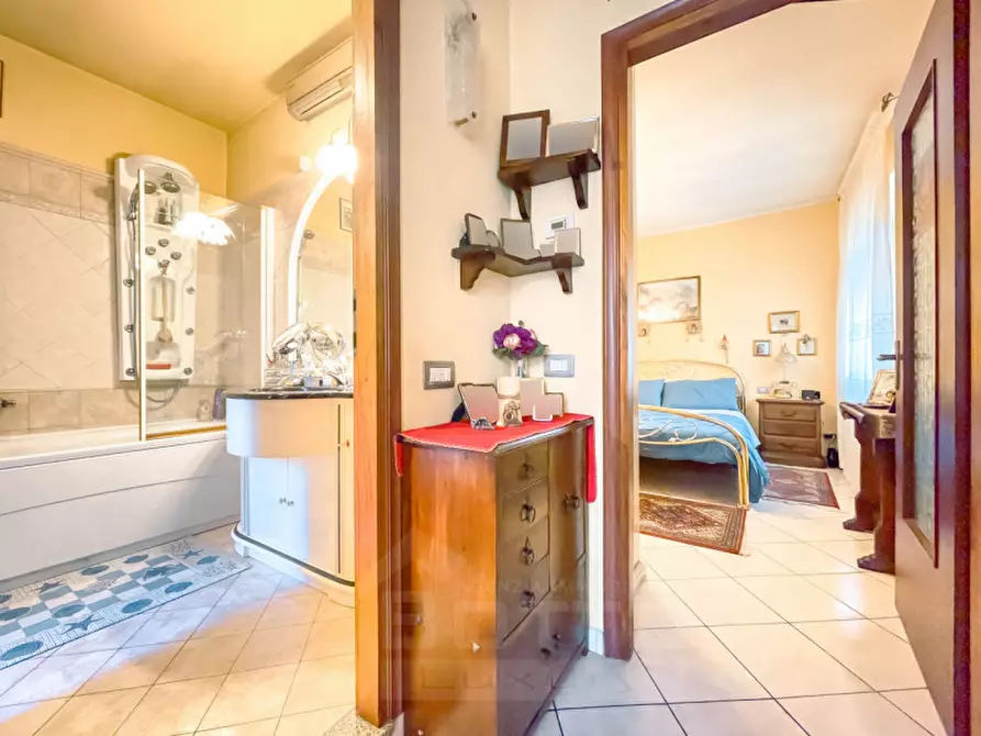 Immagine 9 di Palazzo in vendita  in piazza Manzetti 23 a Invorio