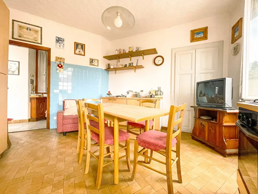 Immagine 21 di Palazzo in vendita  in piazza Manzetti 23 a Invorio