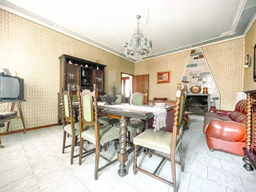 Immagine 31 di Palazzo in vendita  in piazza Manzetti 23 a Invorio