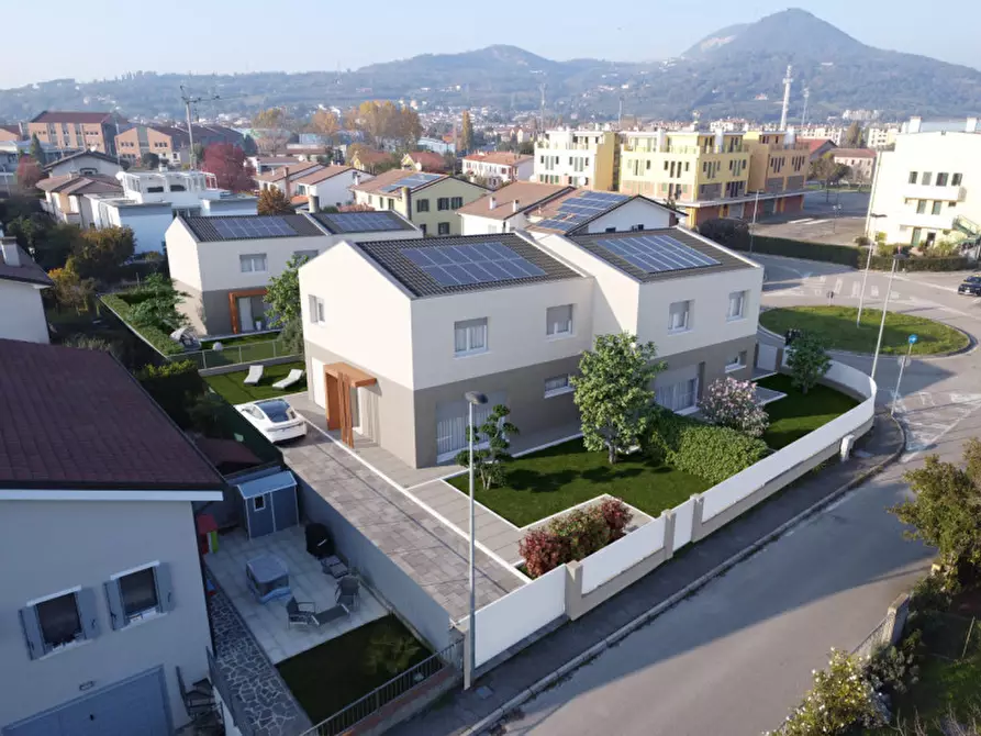 Immagine 2 di Casa bifamiliare in vendita  in VIA FRANCESCHINI a Este