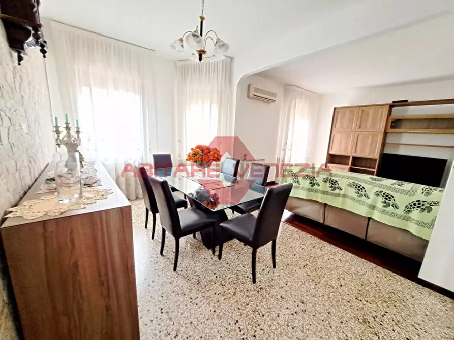 Immagine 1 di Appartamento in vendita  in Riviera San Nicolò 20 a Venezia