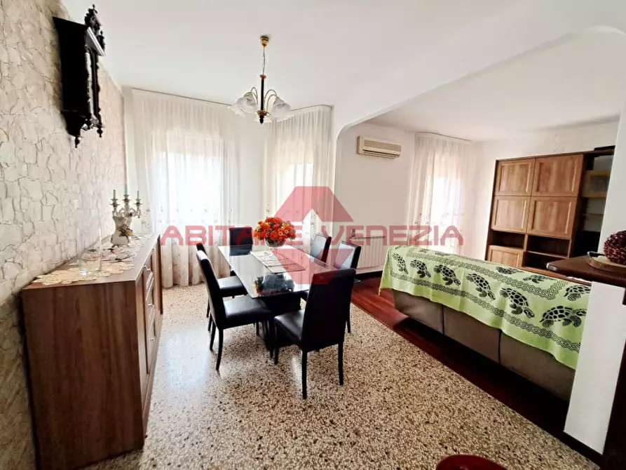 Immagine 2 di Appartamento in vendita  in Riviera San Nicolò 20 a Venezia