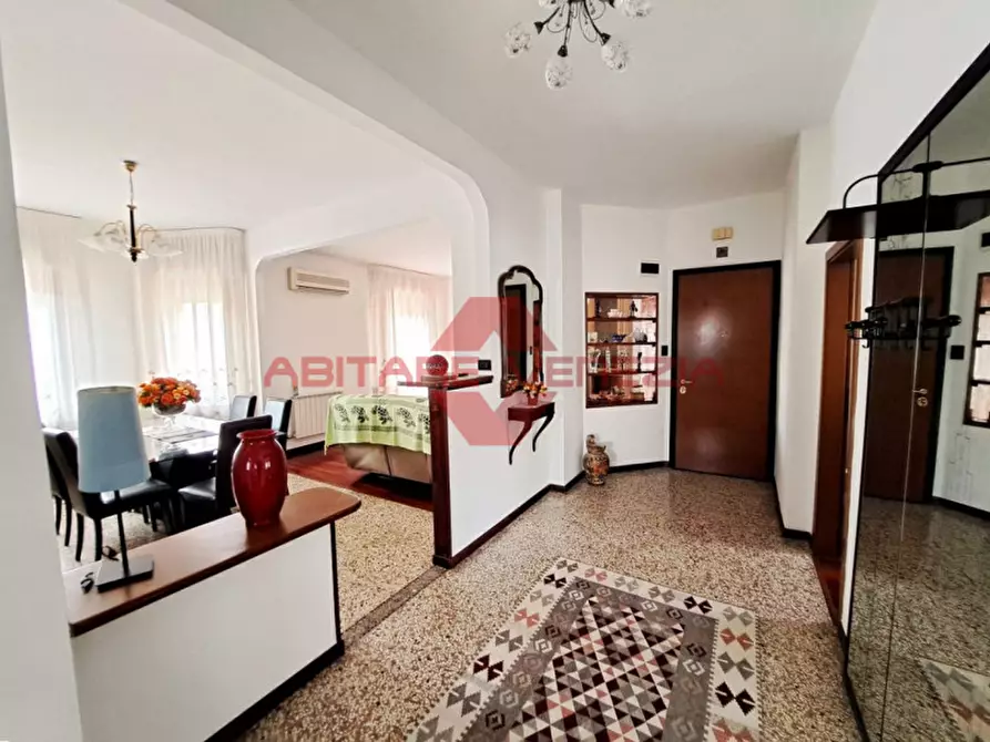 Immagine 9 di Appartamento in vendita  in Riviera San Nicolò 20 a Venezia