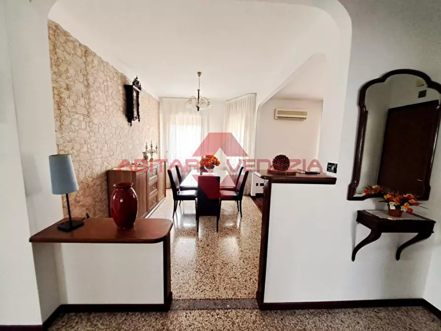 Immagine 10 di Appartamento in vendita  in Riviera San Nicolò 20 a Venezia