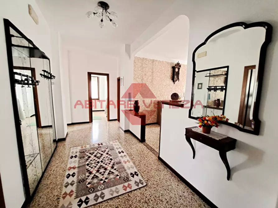 Immagine 12 di Appartamento in vendita  in Riviera San Nicolò 20 a Venezia