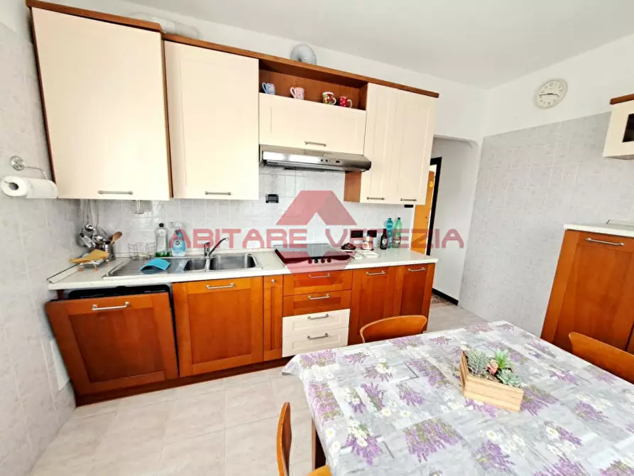 Immagine 15 di Appartamento in vendita  in Riviera San Nicolò 20 a Venezia