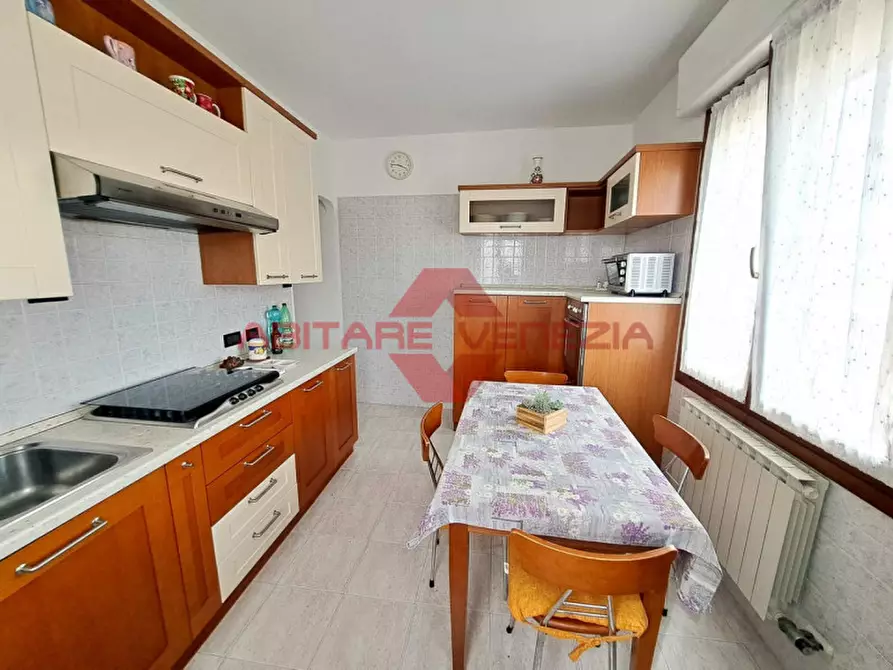 Immagine 16 di Appartamento in vendita  in Riviera San Nicolò 20 a Venezia