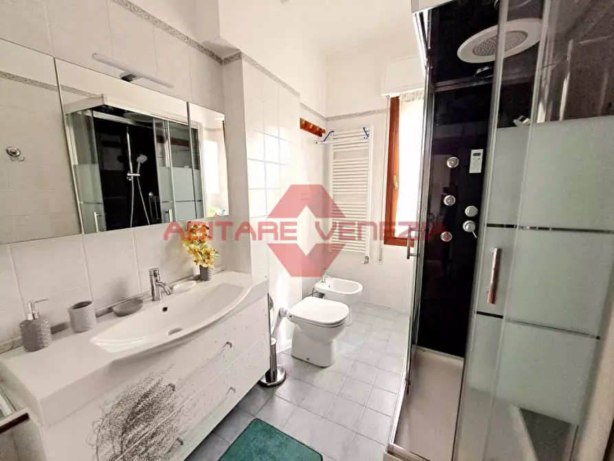 Immagine 20 di Appartamento in vendita  in Riviera San Nicolò 20 a Venezia
