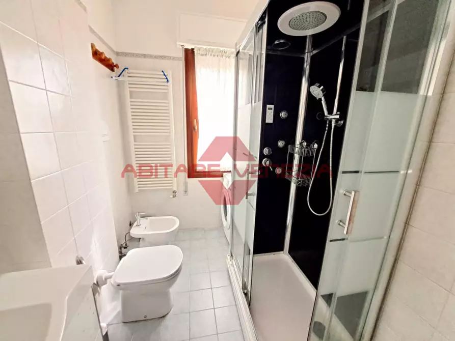 Immagine 21 di Appartamento in vendita  in Riviera San Nicolò 20 a Venezia