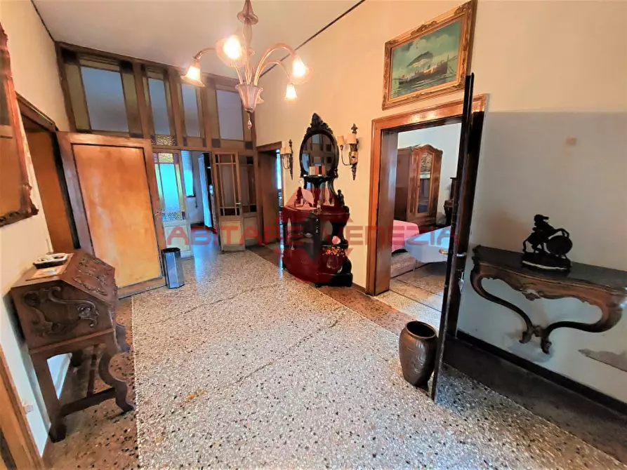 Immagine 15 di Appartamento in vendita  in via sandro gallo 30 a Venezia