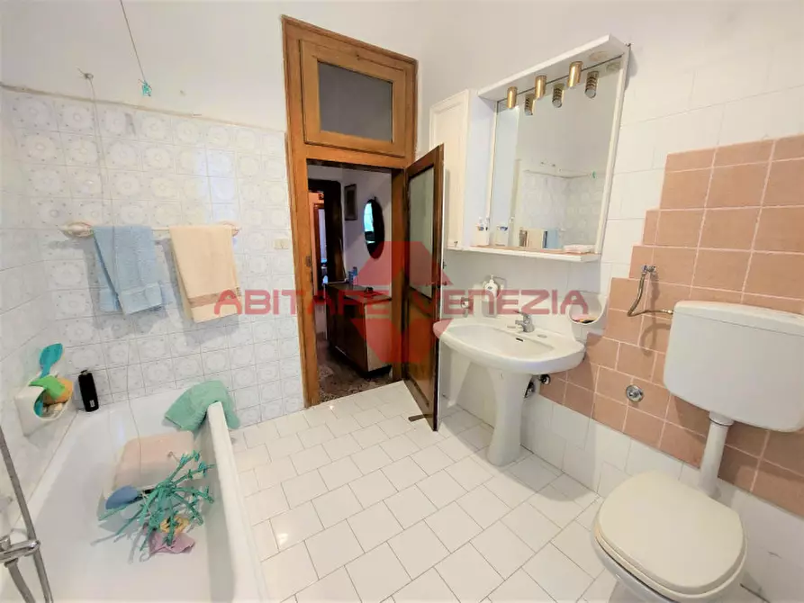 Immagine 21 di Appartamento in vendita  in via sandro gallo 30 a Venezia