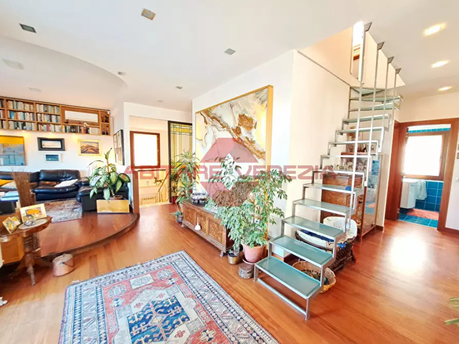 Immagine 1 di Appartamento in vendita  in riviera santa maria elisabetta a Venezia