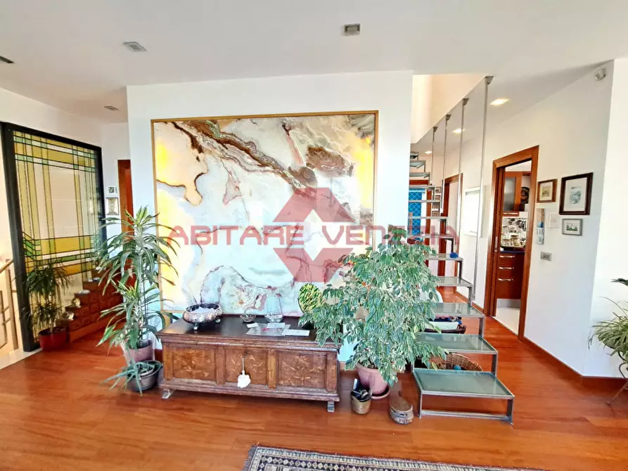 Immagine 2 di Appartamento in vendita  in riviera santa maria elisabetta a Venezia