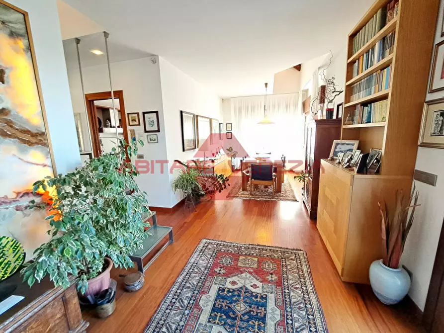 Immagine 3 di Appartamento in vendita  in riviera santa maria elisabetta a Venezia