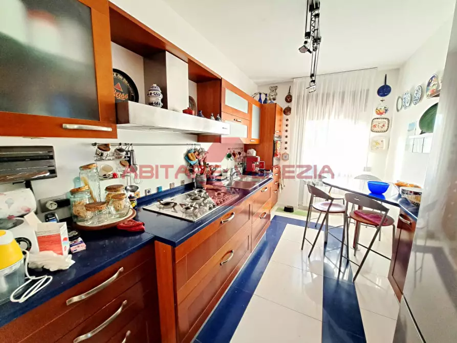 Immagine 11 di Appartamento in vendita  in riviera santa maria elisabetta a Venezia