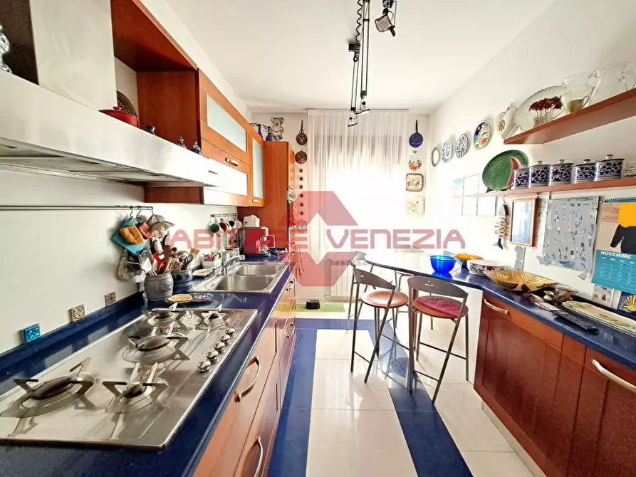 Immagine 12 di Appartamento in vendita  in riviera santa maria elisabetta a Venezia