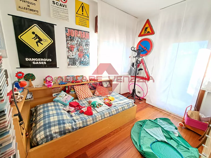 Immagine 13 di Appartamento in vendita  in riviera santa maria elisabetta a Venezia