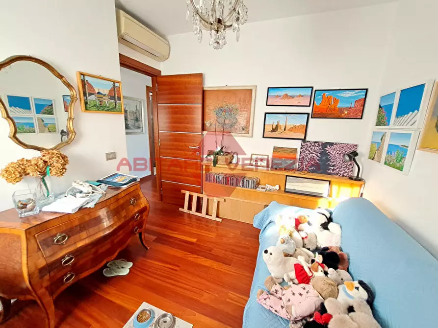 Immagine 17 di Appartamento in vendita  in riviera santa maria elisabetta a Venezia