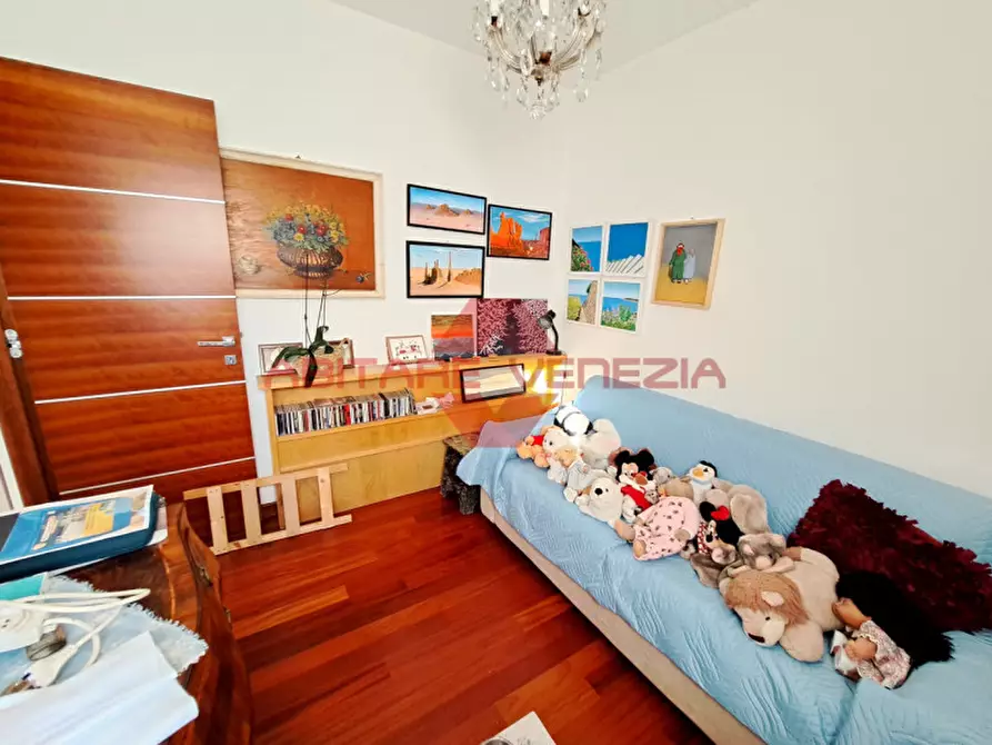 Immagine 18 di Appartamento in vendita  in riviera santa maria elisabetta a Venezia