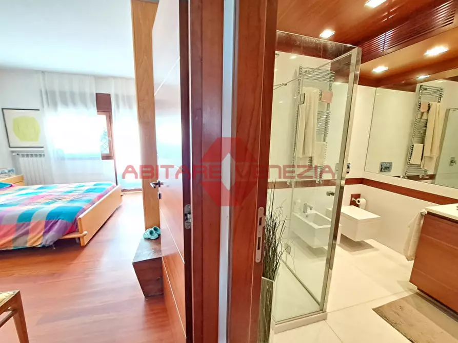 Immagine 19 di Appartamento in vendita  in riviera santa maria elisabetta a Venezia
