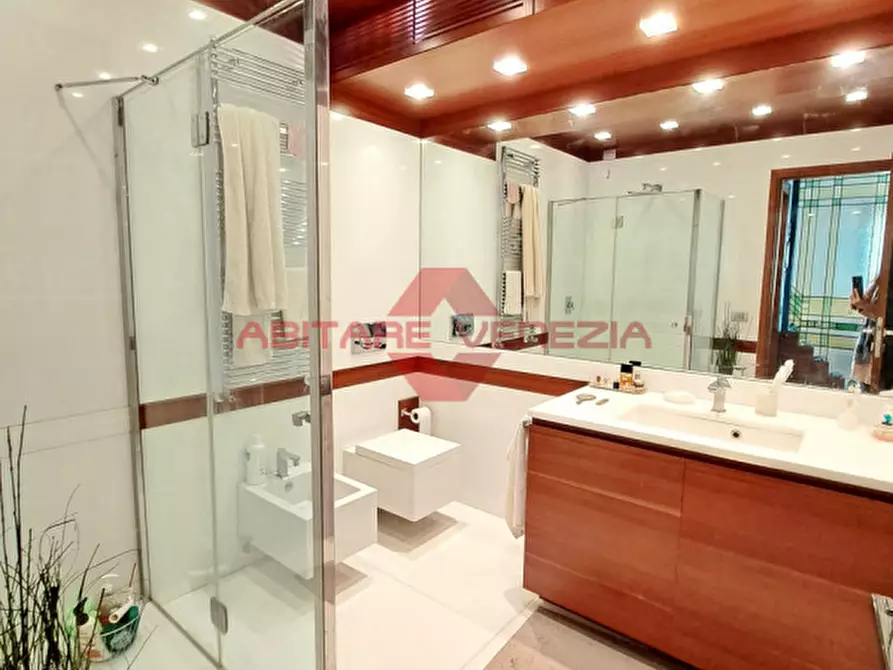 Immagine 20 di Appartamento in vendita  in riviera santa maria elisabetta a Venezia