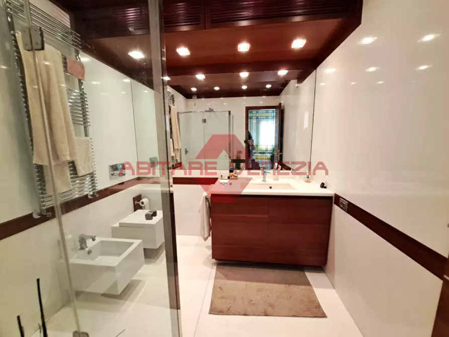 Immagine 23 di Appartamento in vendita  in riviera santa maria elisabetta a Venezia