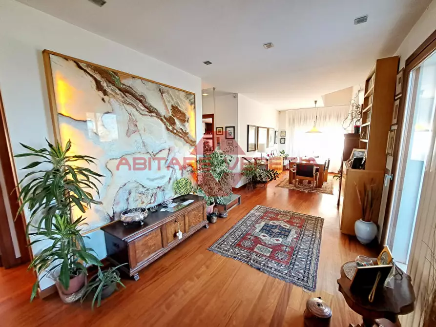 Immagine 32 di Appartamento in vendita  in riviera santa maria elisabetta a Venezia