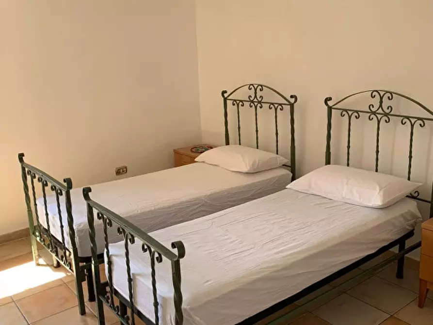 Immagine 2 di Camera in affitto  in Largo S.s. Apostoli a Napoli