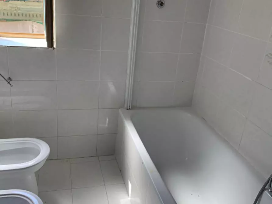 Immagine 4 di Camera in affitto  in Largo S.s. Apostoli a Napoli