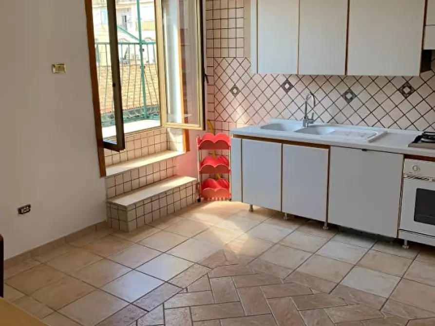 Immagine 7 di Camera in affitto  in Largo S.s. Apostoli a Napoli