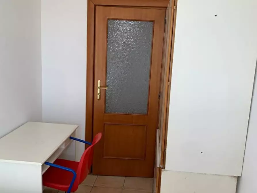 Immagine 10 di Camera in affitto  in Largo S.s. Apostoli a Napoli