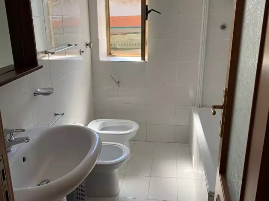 Immagine 11 di Camera in affitto  in Largo S.s. Apostoli a Napoli