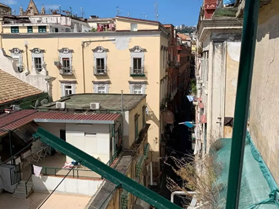 Immagine 13 di Camera in affitto  in Largo S.s. Apostoli a Napoli