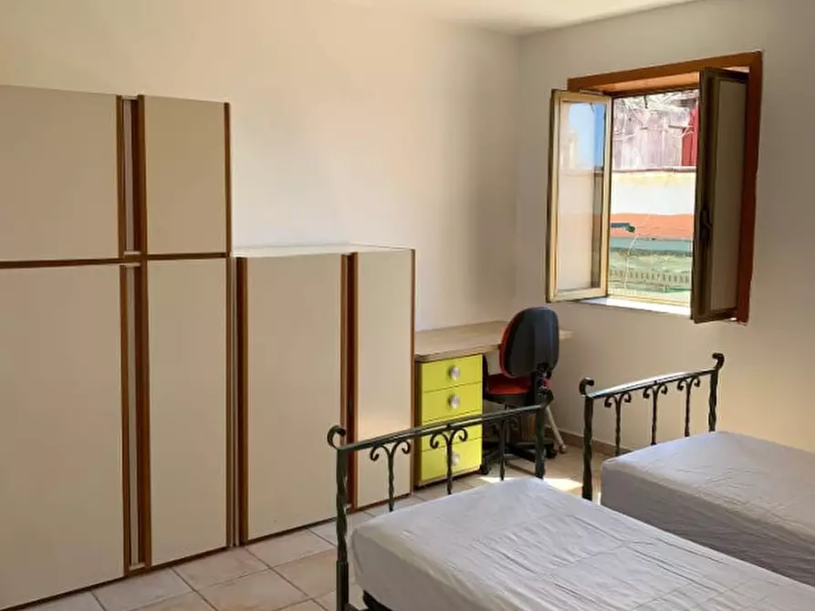 Immagine 16 di Camera in affitto  in Largo S.s. Apostoli a Napoli