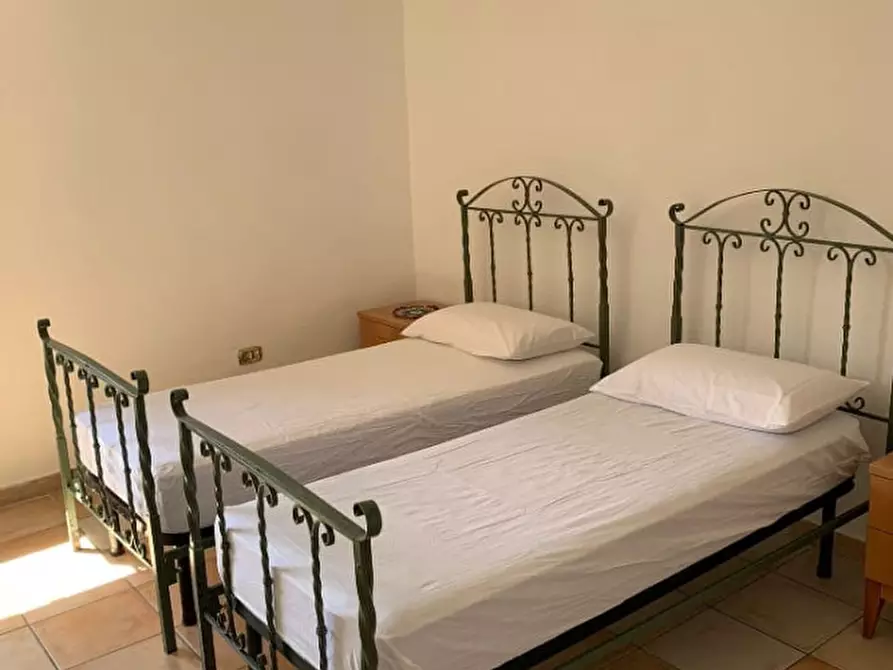 Immagine 17 di Camera in affitto  in Largo S.s. Apostoli a Napoli