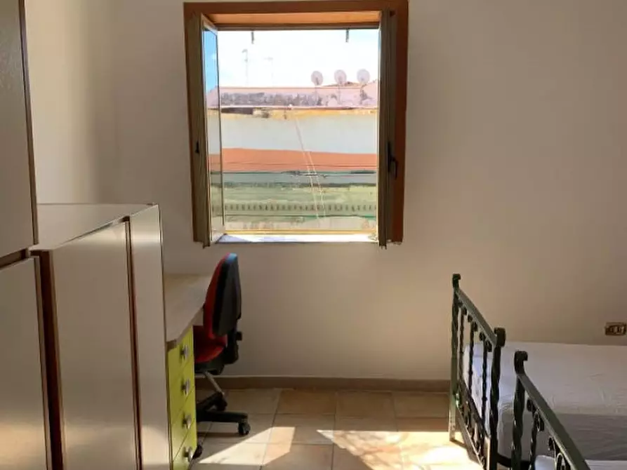 Immagine 19 di Camera in affitto  in Largo S.s. Apostoli a Napoli