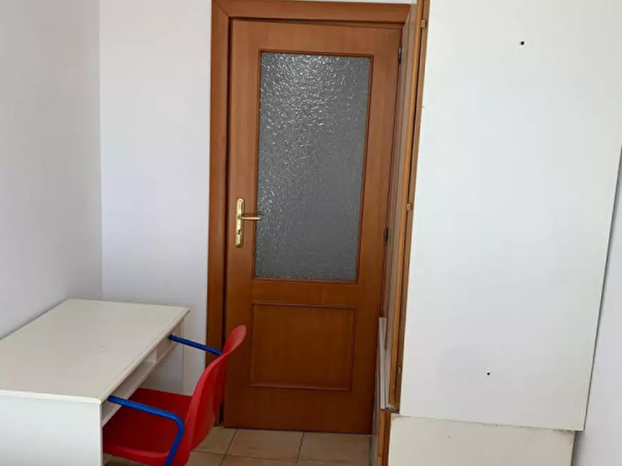 Immagine 22 di Camera in affitto  in Largo S.s. Apostoli a Napoli