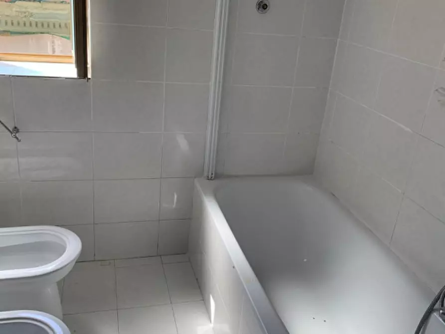Immagine 23 di Camera in affitto  in Largo S.s. Apostoli a Napoli