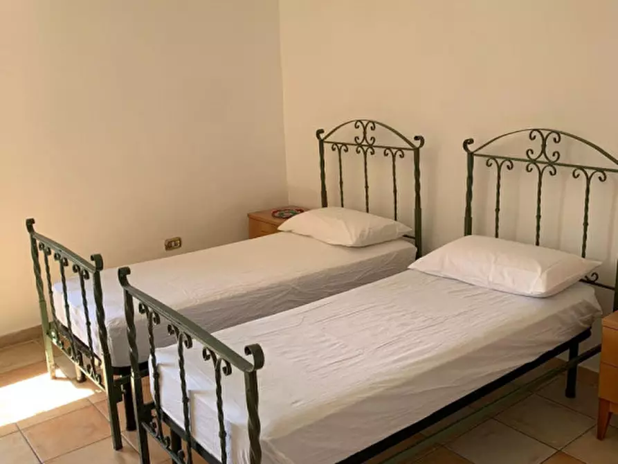 Immagine 26 di Camera in affitto  in Largo S.s. Apostoli a Napoli