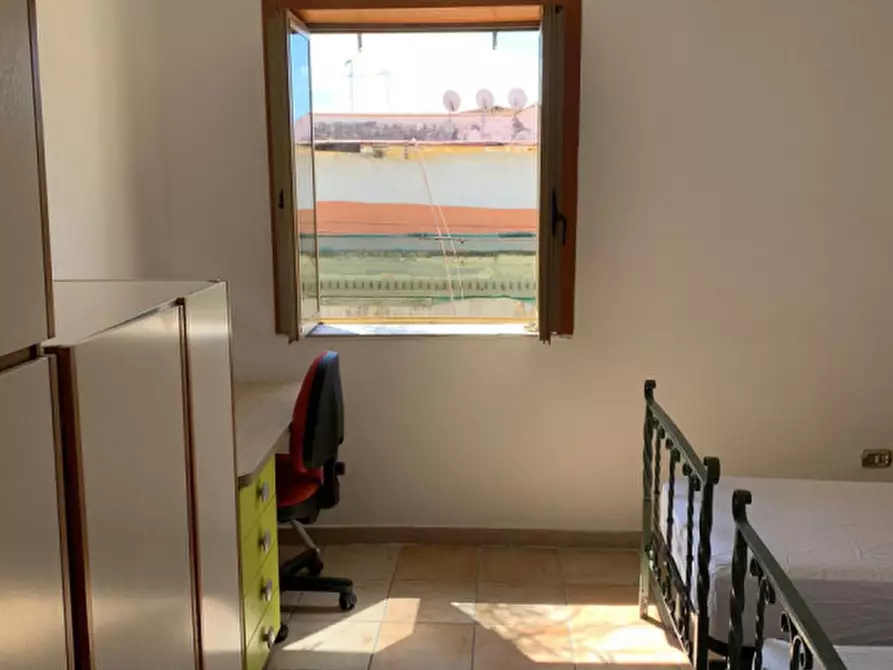 Immagine 28 di Camera in affitto  in Largo S.s. Apostoli a Napoli
