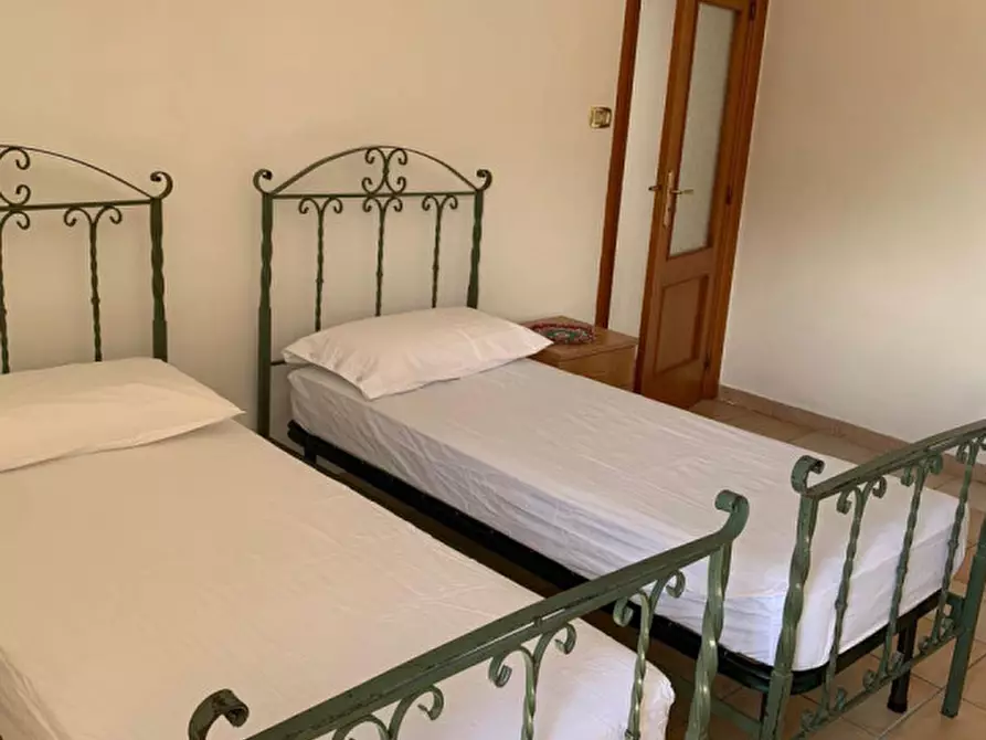 Immagine 31 di Camera in affitto  in Largo S.s. Apostoli a Napoli