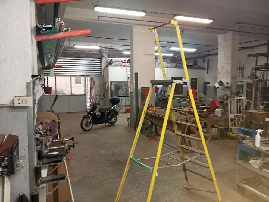 Immagine 10 di Magazzino in vendita  in Via Ammiraglio Rizzo a Palermo