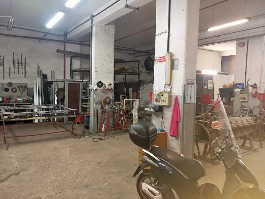 Immagine 11 di Magazzino in vendita  in Via Ammiraglio Rizzo a Palermo