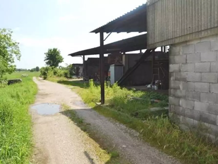 Immagine 31 di Casa indipendente in vendita  in LOCALITÀ LE CHÈ 11 a Villafranca Di Verona
