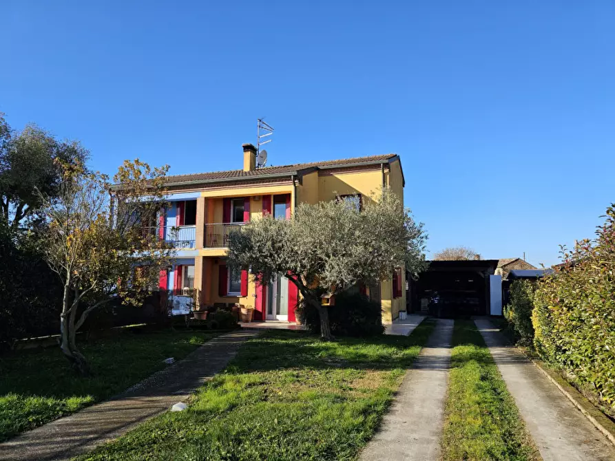 Immagine 1 di Casa bifamiliare in vendita  in VIA CANAREGGIO a Borgo Veneto