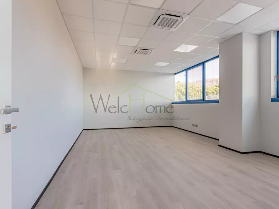 Immagine 2 di Ufficio in affitto  in Viale Lombardia a Albese Con Cassano