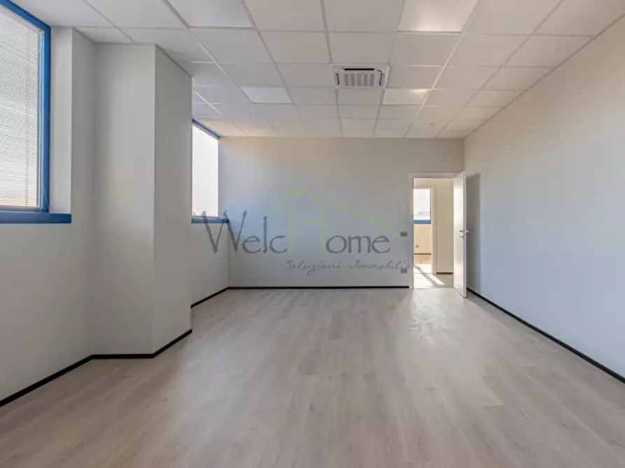 Immagine 5 di Ufficio in affitto  in Viale Lombardia a Albese Con Cassano