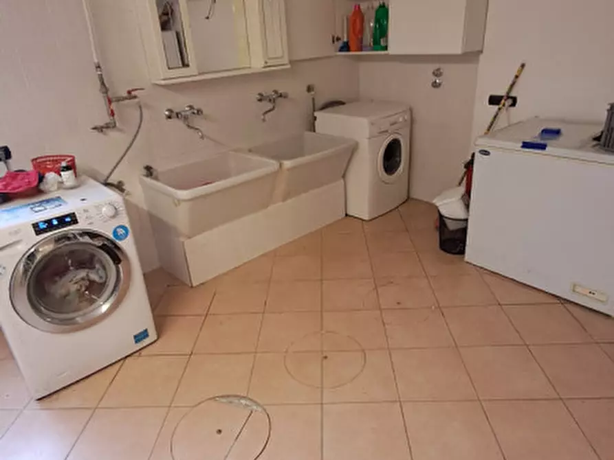 Immagine 24 di Casa bifamiliare in vendita  in via marche a Castano Primo